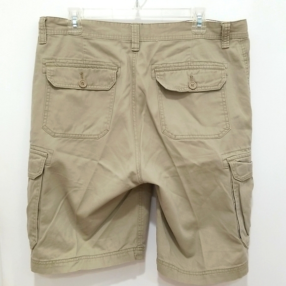 St. John's Bay Cargo men's tan shorts - Picture 4 of 7